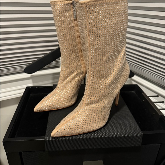 Brand New Schultz Sybil Studded Point Toe High Heel Booties - Picture 2 of 4